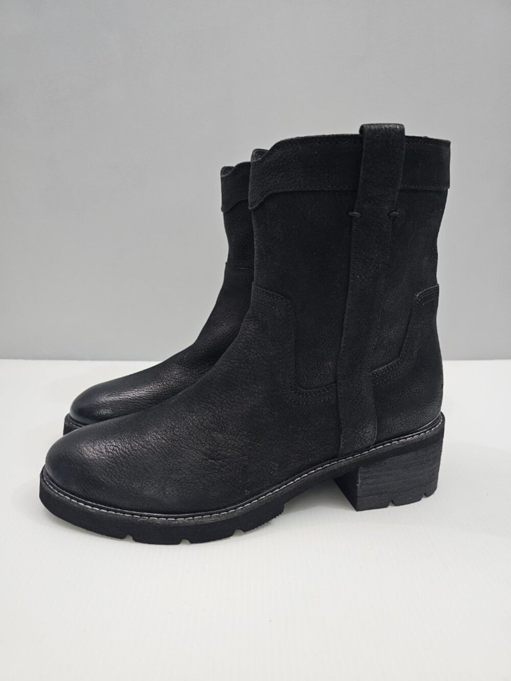 Donald Pliner Endra Pull On Ankle Boot Women 8 Black Leather Lug Sole Block Heel